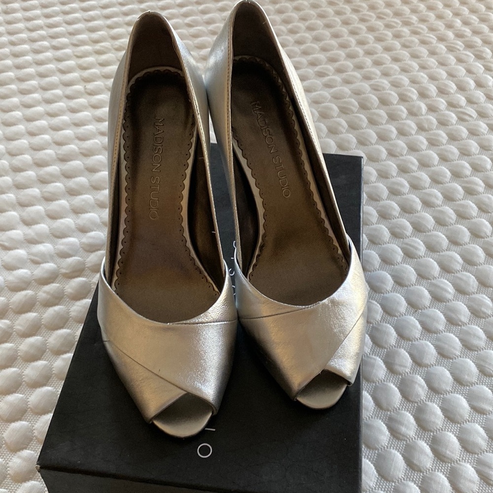 Madison Studio Kim pump, color: silver, size 8.5